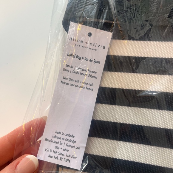 Striped Alice + Olivia x FabFitFun Duffle Bag -NWT - Picture 7 of 7